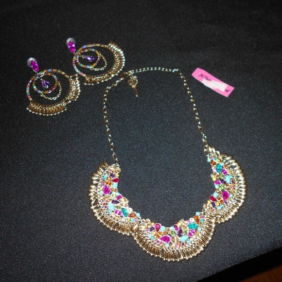 NWT Betsey Johnson CARNIVAL NECKLACE & EARRINGS - Picture 3 of 5